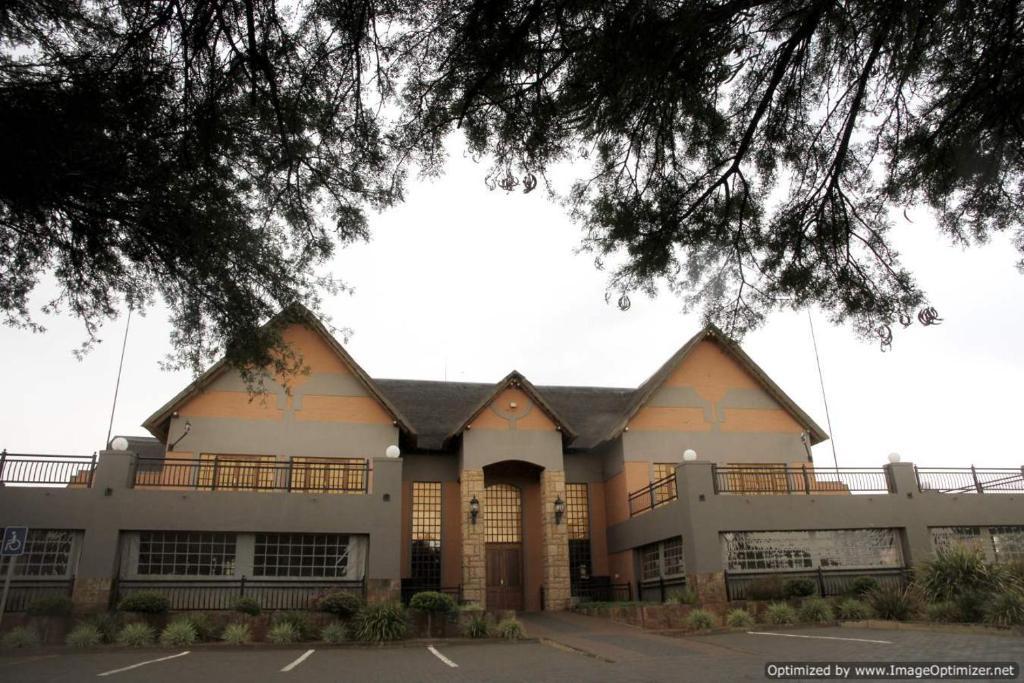 Bains Lodge Bloemfontein Exterior photo